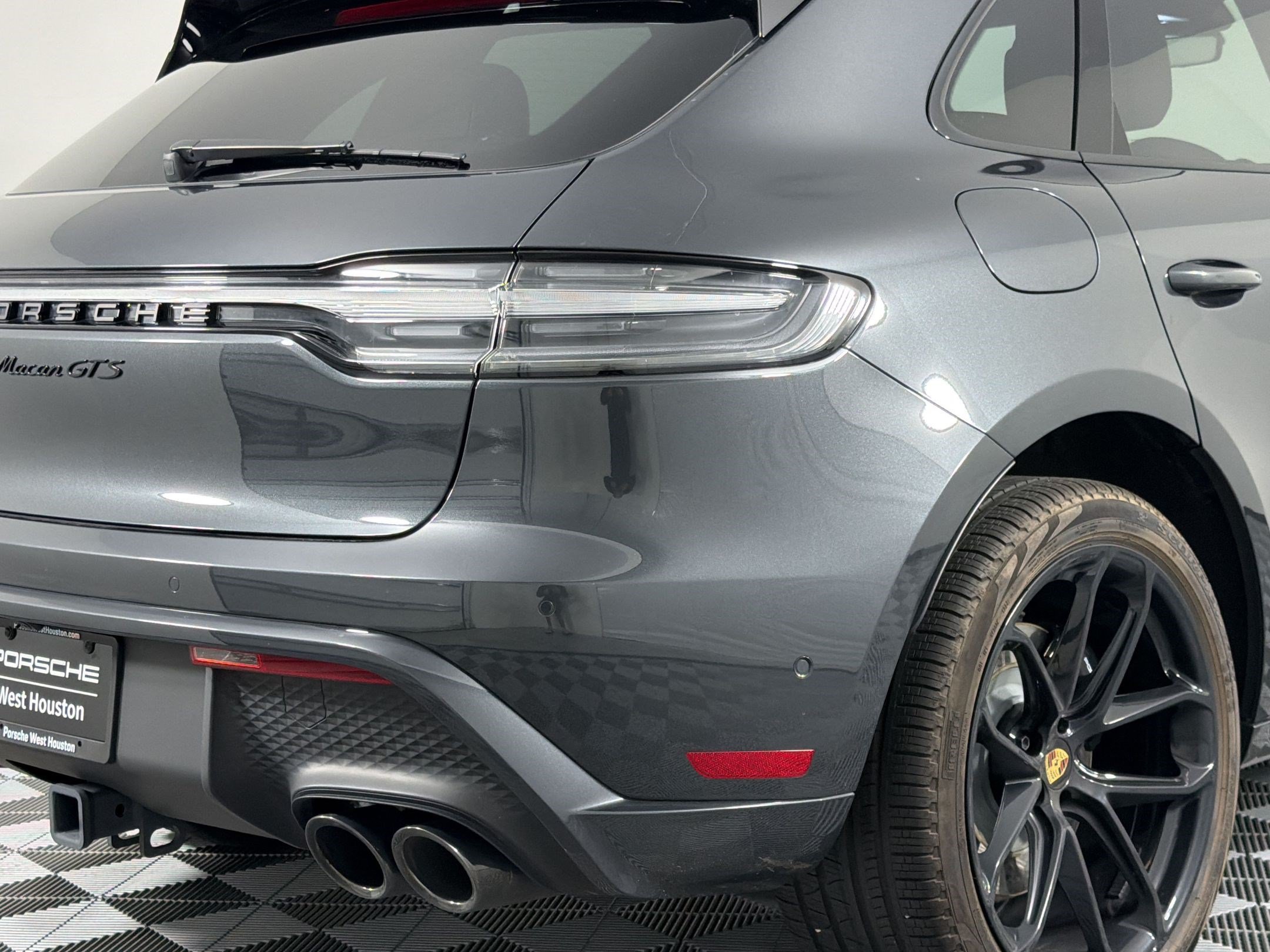 Certified 2025 Porsche Macan GTS AWD/4WD image 27
