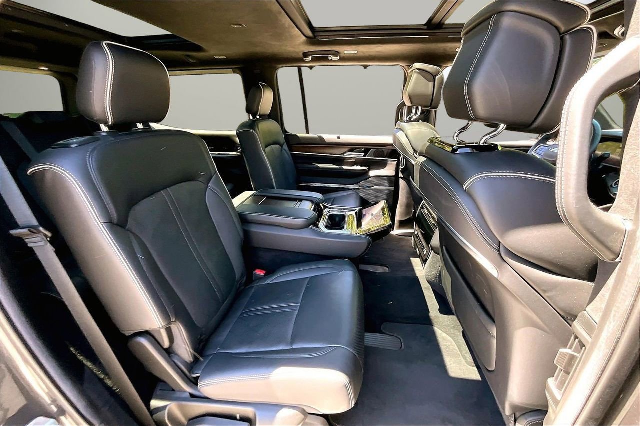 Used 2022 Jeep Grand Wagoneer Series II AWD/4WD image 25