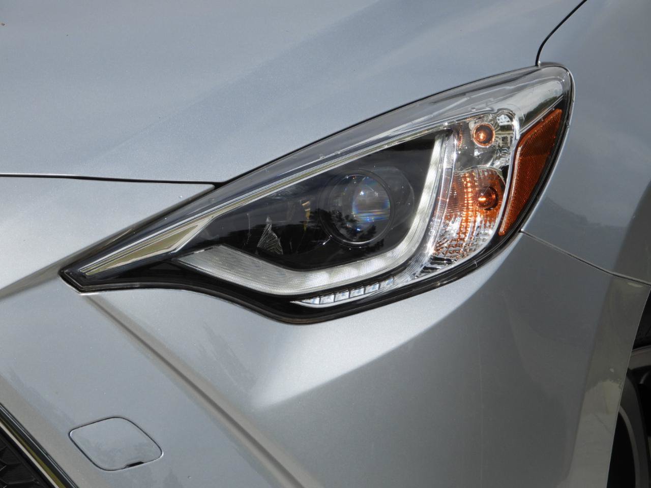 Used 2020 Toyota Yaris XLE FWD image 3