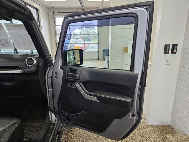 Used 2016 Jeep Wrangler Unlimited Rubicon AWD/4WD image 14