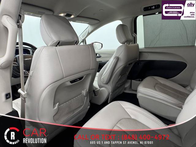 Used 2021 Chrysler Pacifica Touring-L FWD image 56