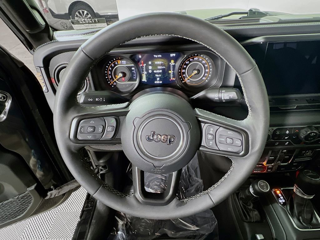 Used 2025 Jeep Gladiator Rubicon w/ Convenience Group image 11