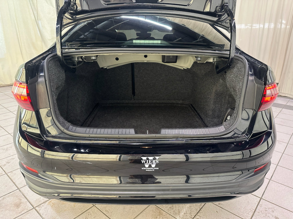 Used 2024 Volkswagen Jetta SE FWD image 8