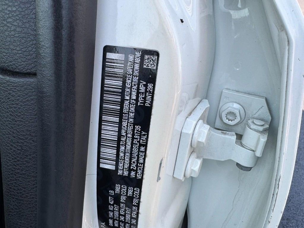 Used 2020 Jeep Renegade Latitude FWD image 23