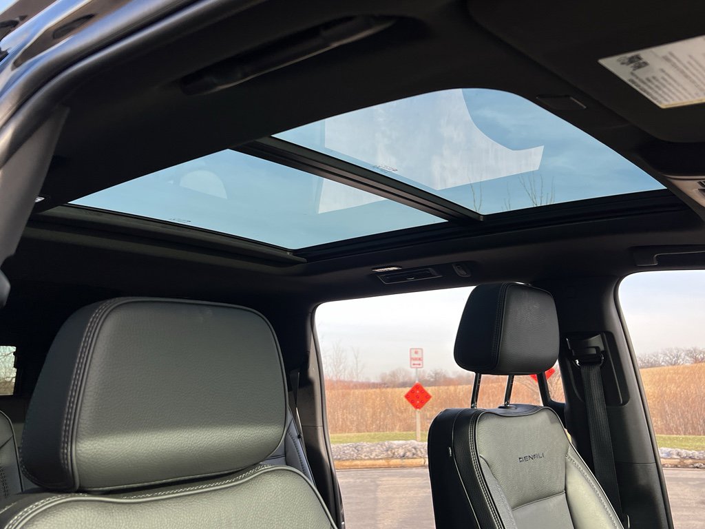 Used 2023 GMC Yukon XL Denali image 30