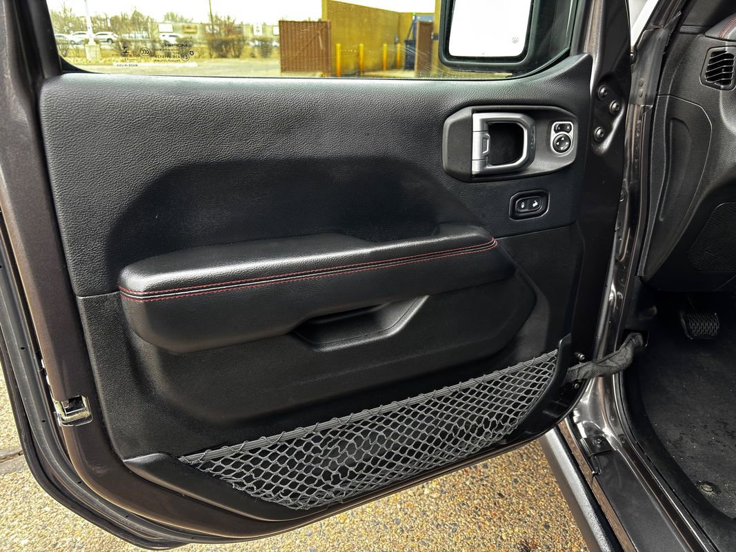 Used 2018 Jeep Wrangler Unlimited Rubicon w/ Safety Group image 19