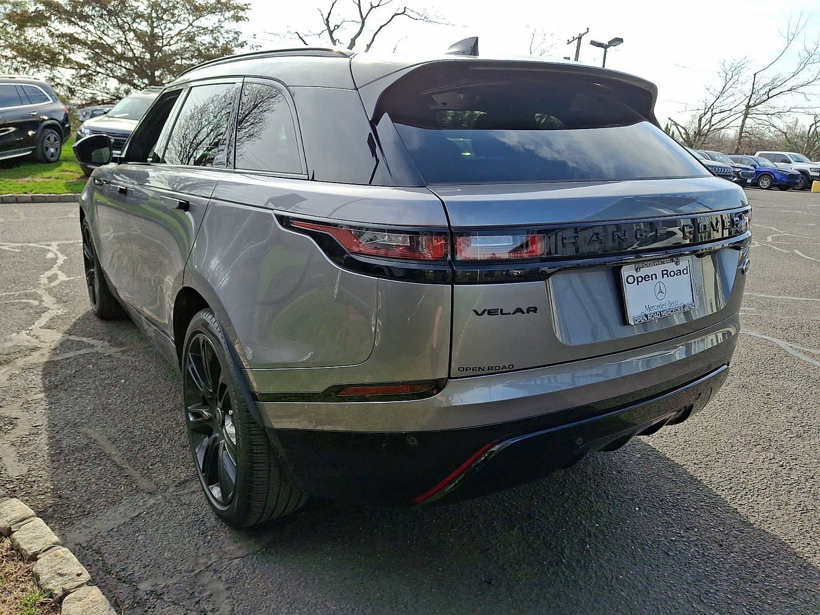 Used 2023 Land Rover Range Rover Velar R-Dynamic S image 4