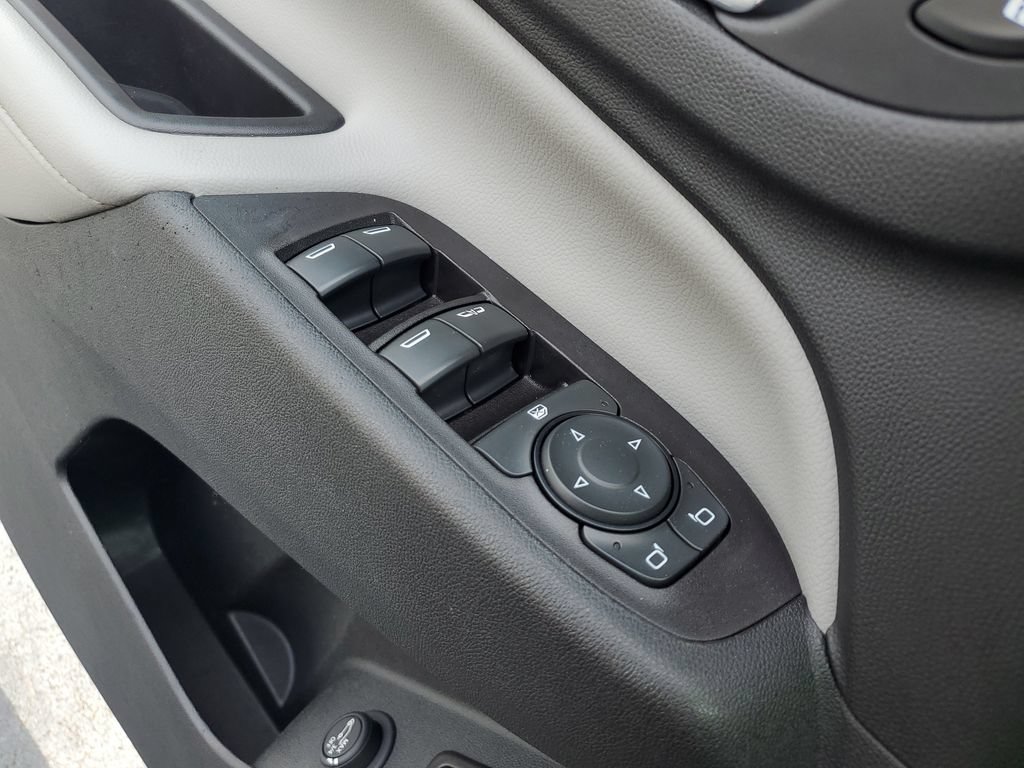 Used 2020 Chevrolet Equinox Premier FWD image 30
