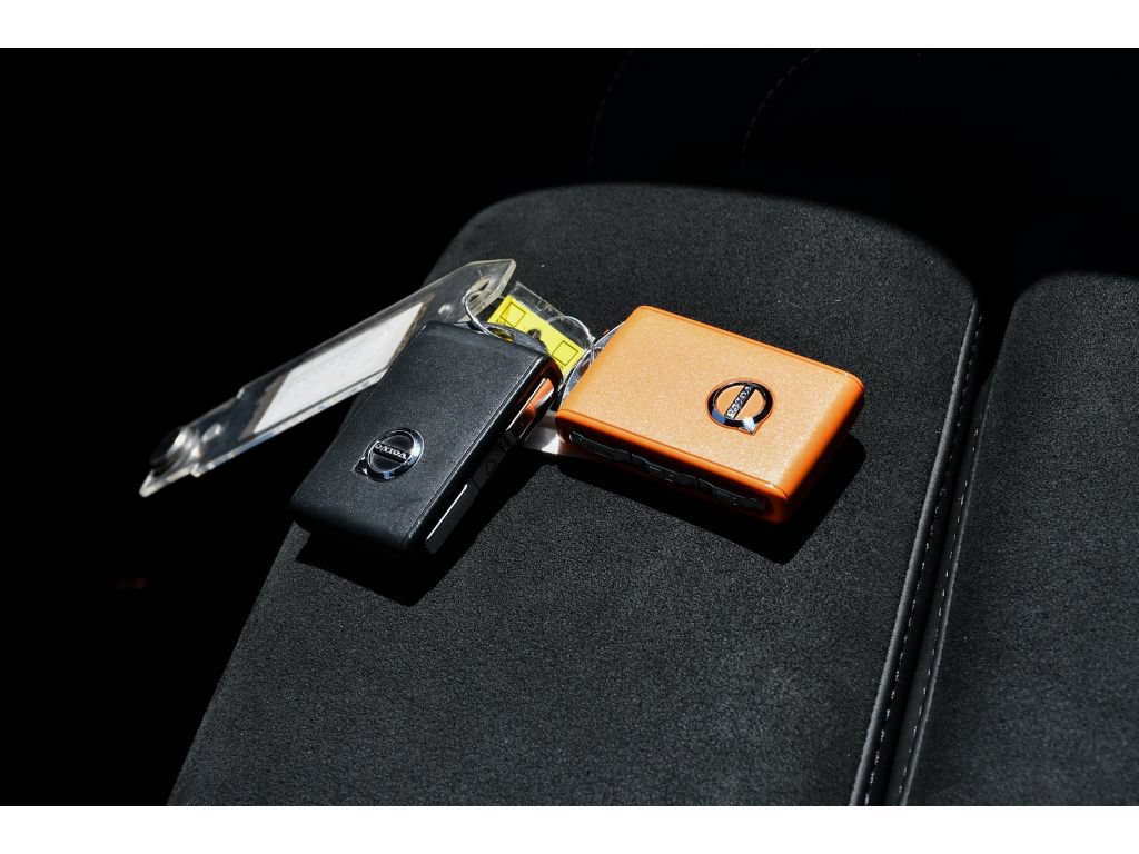 Certified 2023 Volvo C40 P8 Recharge Ultimate w/ Protection Package Premier AWD/4WD image 38