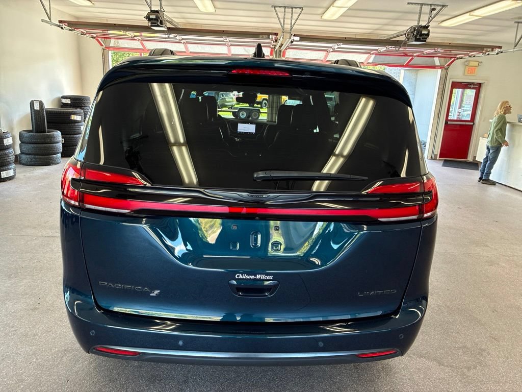 Certified 2025 Chrysler Pacifica Limited FWD image 28