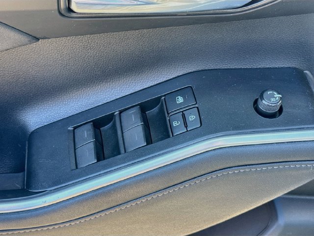 Used 2021 Toyota Highlander XLE AWD/4WD image 19