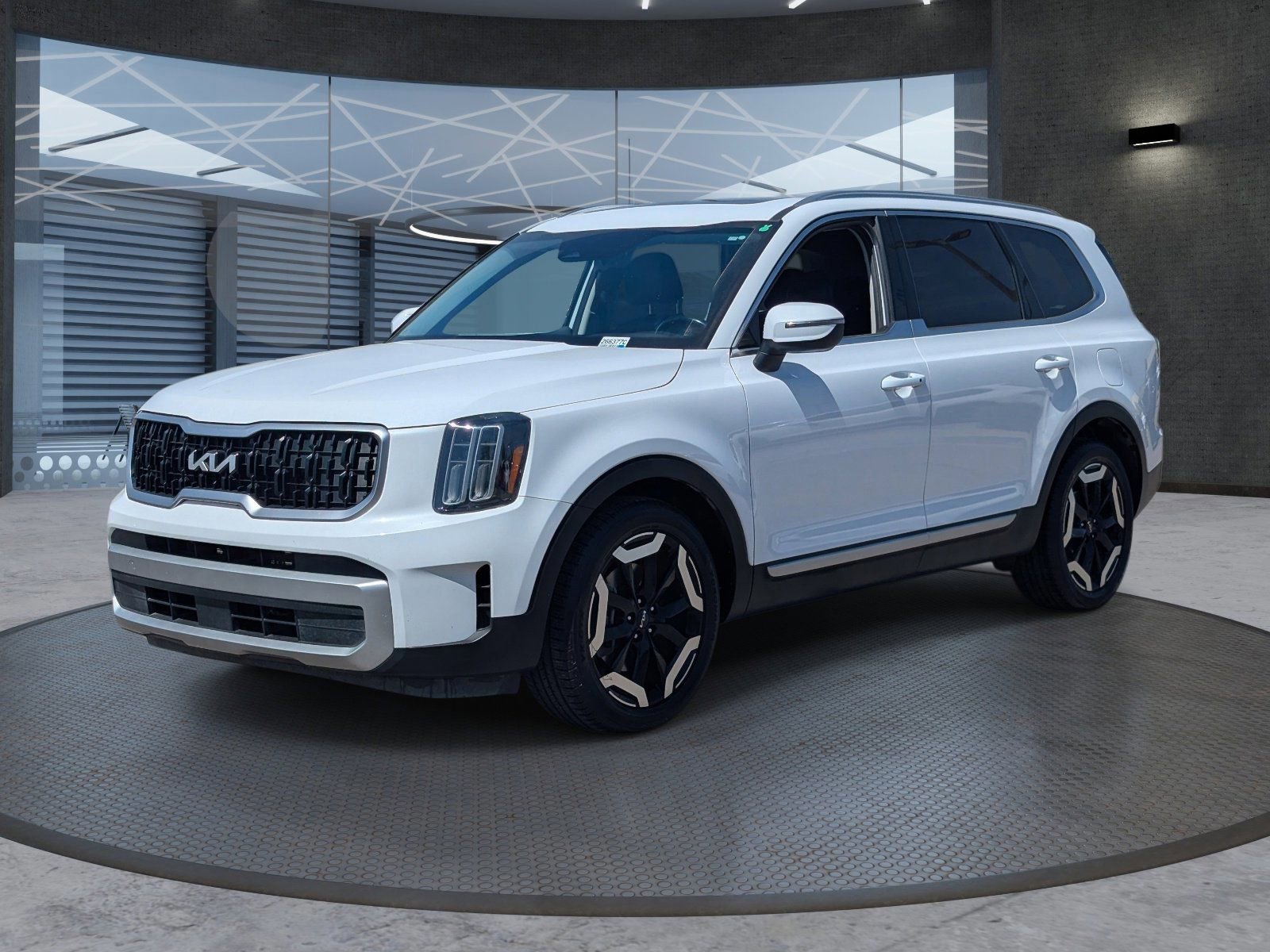 Used 2023 Kia Telluride EX image 2