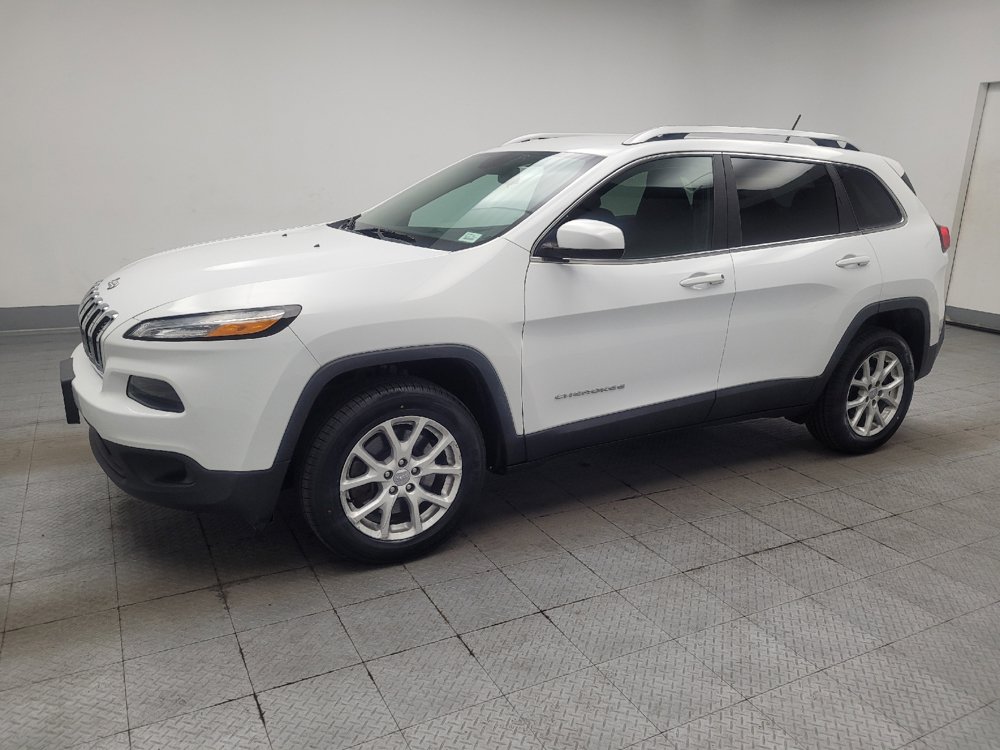 Used 2017 Jeep Cherokee Latitude FWD image 2
