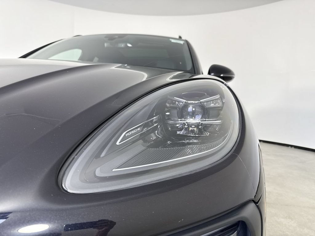Certified 2022 Porsche Macan S AWD/4WD image 11