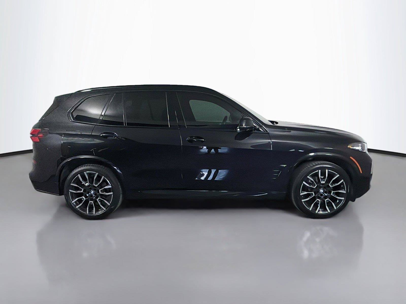 Used 2024 BMW X5 sDrive40i w/ M Sport Package RWD image 4