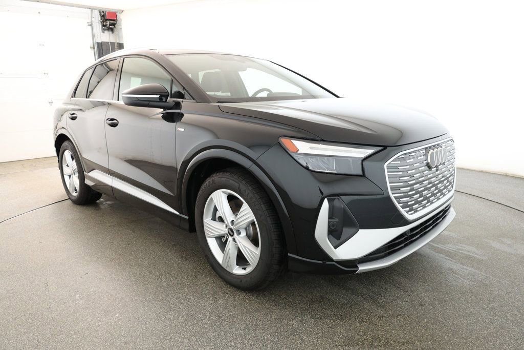 Used 2025 Audi Q4 e-tron Premium image 3