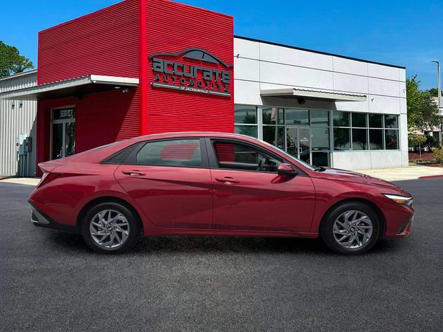 Used 2024 Hyundai Elantra SEL FWD image 6