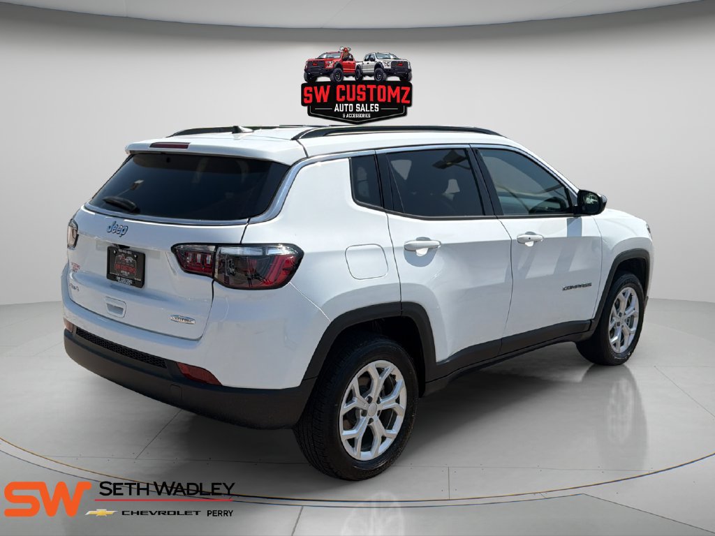 Used 2024 Jeep Compass Latitude AWD/4WD image 7