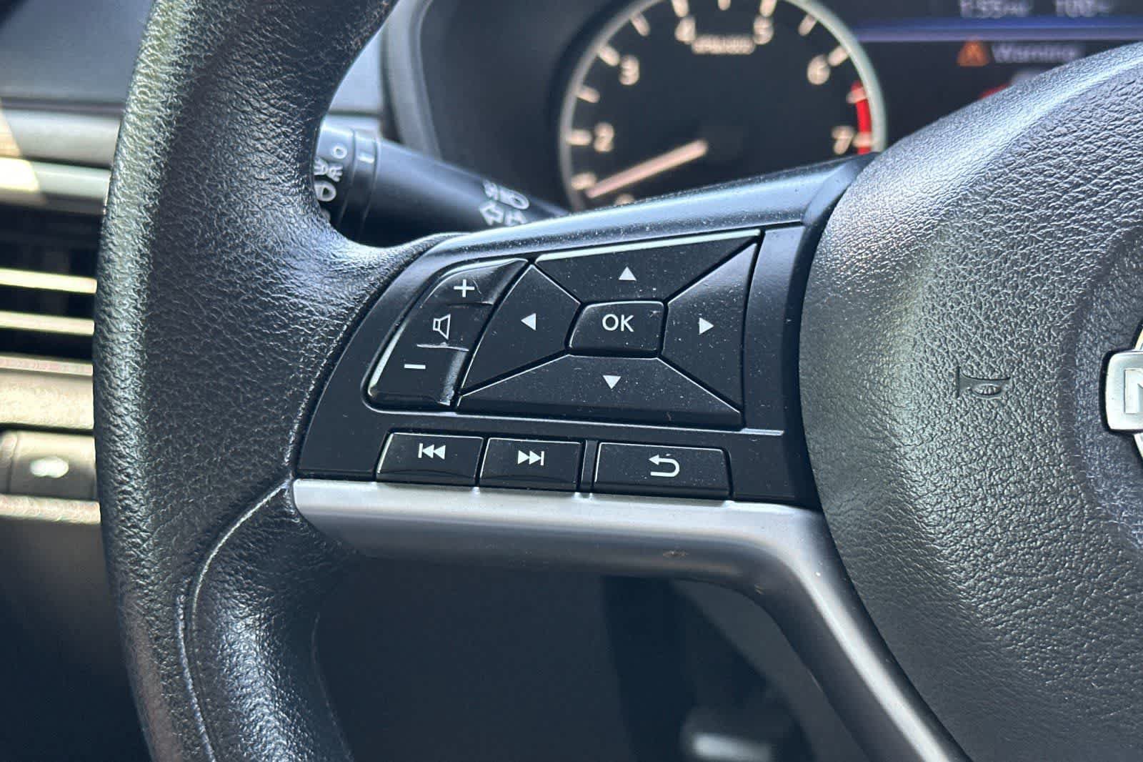 Used 2025 Nissan Altima 2.5 SV FWD image 26