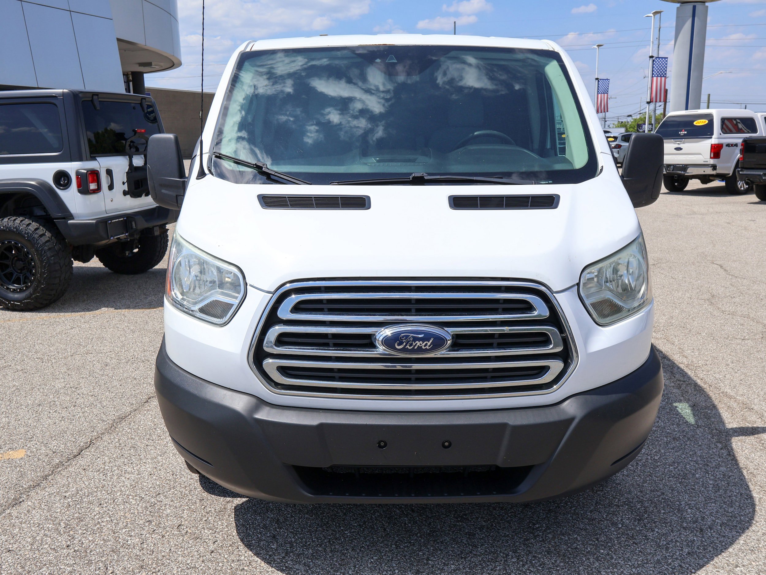 Used 2016 Ford Transit 250 130 Low Roof w/ Exterior Upgrade Package RWD image 7