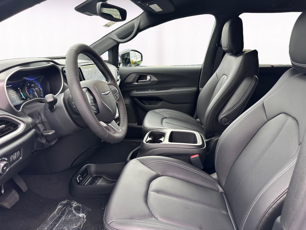 New 2026 Chrysler Pacifica Select image 9