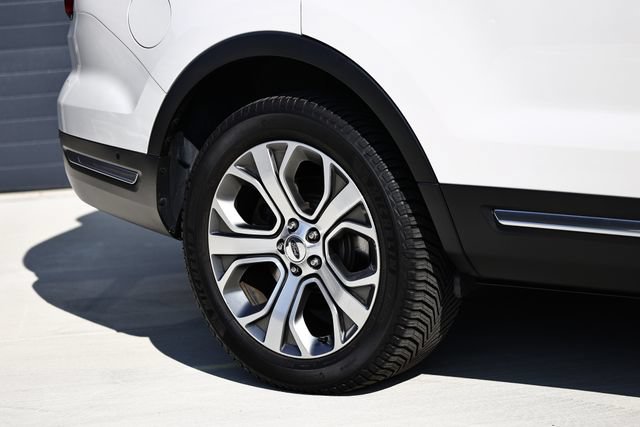 Used 2018 Ford Explorer Platinum AWD/4WD image 6