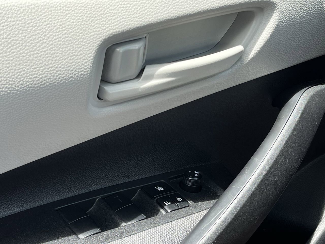 Used 2025 Toyota Corolla LE FWD image 21