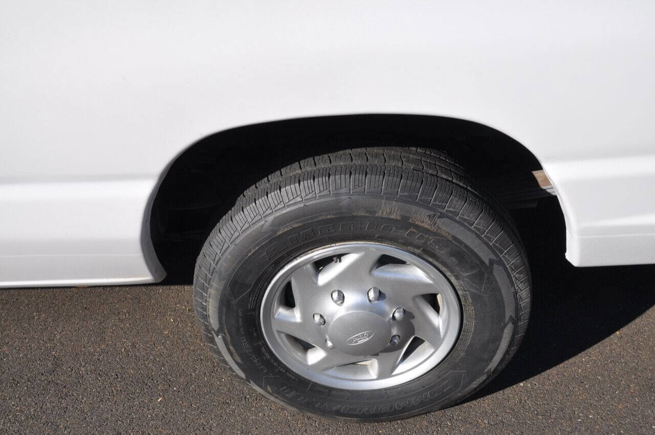 Used 2010 Ford E-350 and Econoline 350 XLT image 40