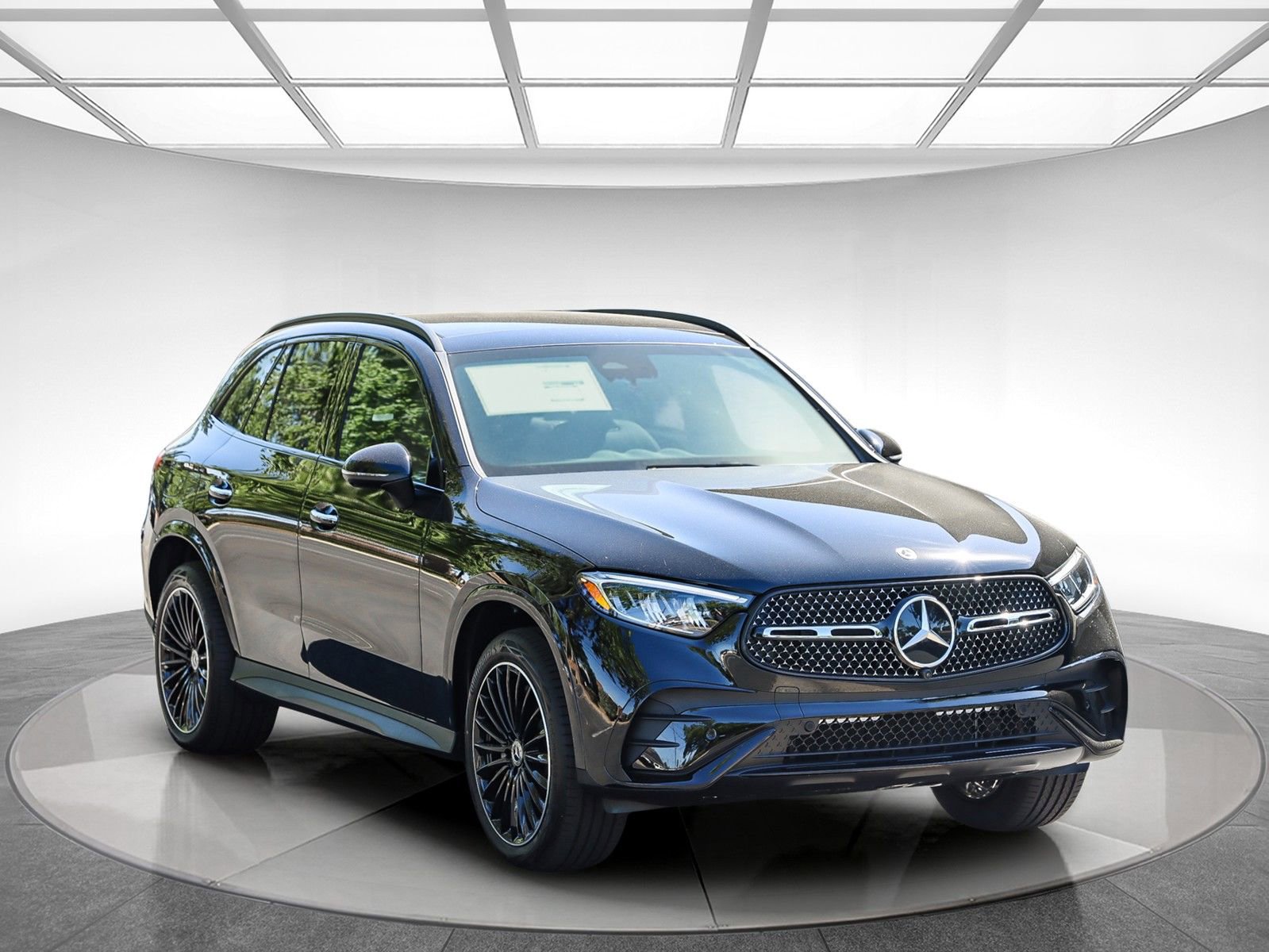 Used 2024 Mercedes-Benz GLC 300 4MATIC image 5