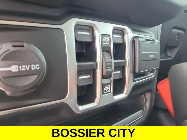 Used 2024 Jeep Wrangler Unlimited Sahara w/ Safety Group AWD/4WD image 23