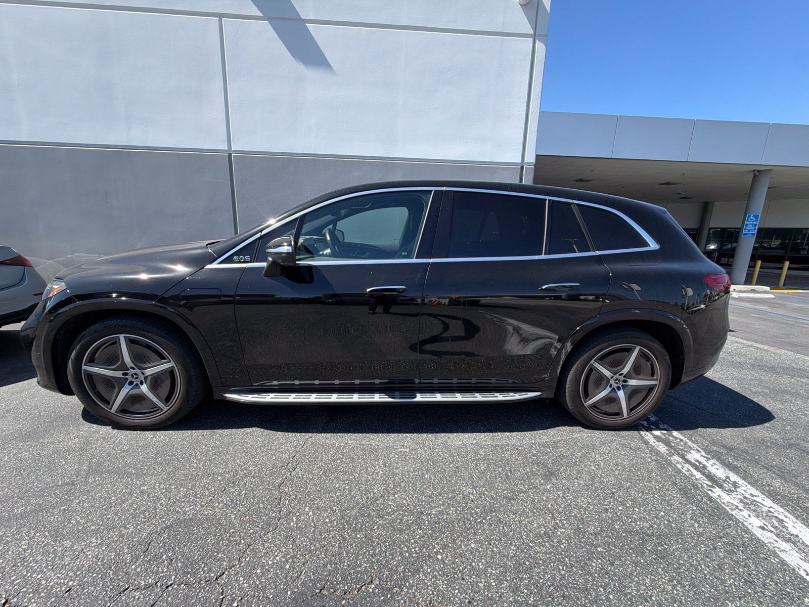 Used 2023 Mercedes-Benz EQS 450+ SUV w/ AMG Line Exterior Package image 3