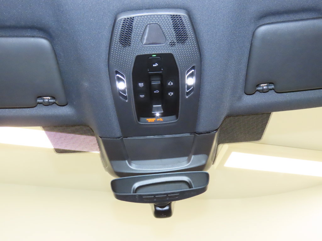Used 2024 Porsche Macan 4 Electric AWD/4WD image 33