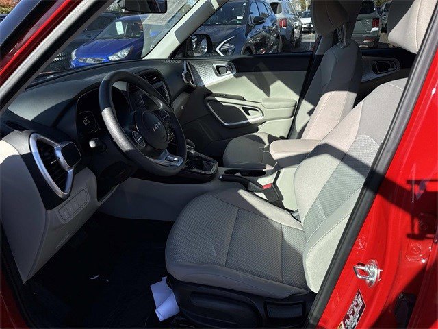 Certified 2025 Kia Soul LX w/ LX Technology Package image 14