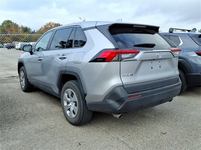Used 2022 Toyota RAV4 LE image 10