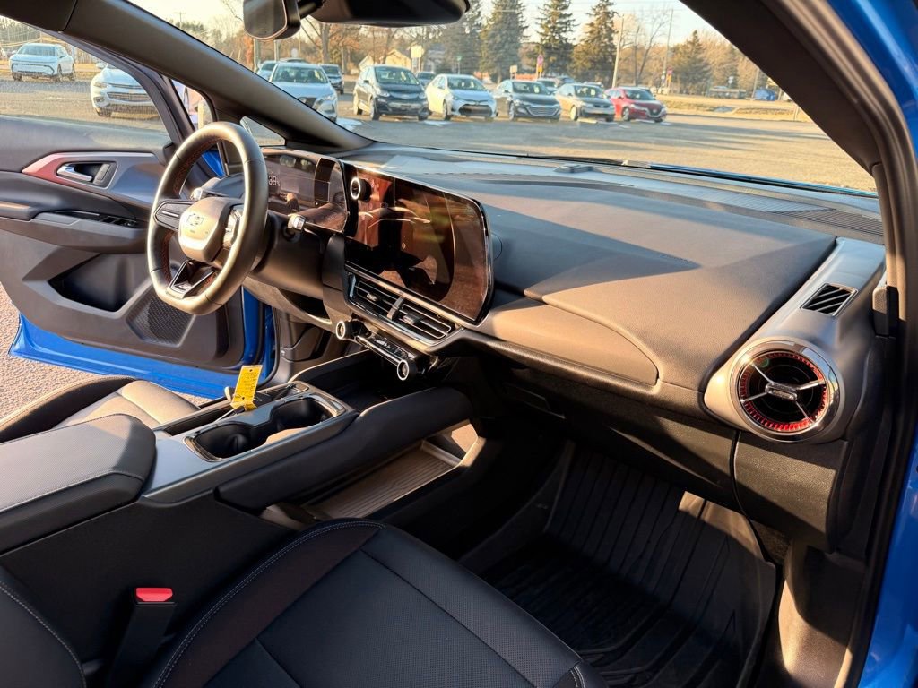 Used 2025 Chevrolet Equinox EV RS image 28