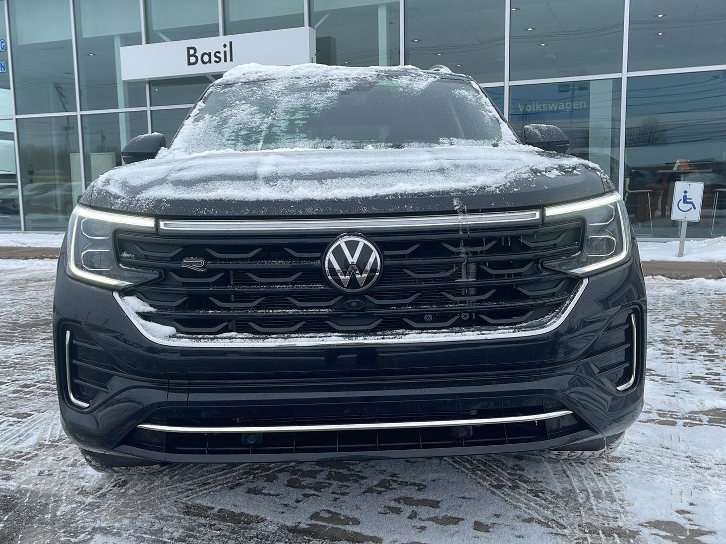 Used 2025 Volkswagen Atlas SEL Premium R-Line image 2