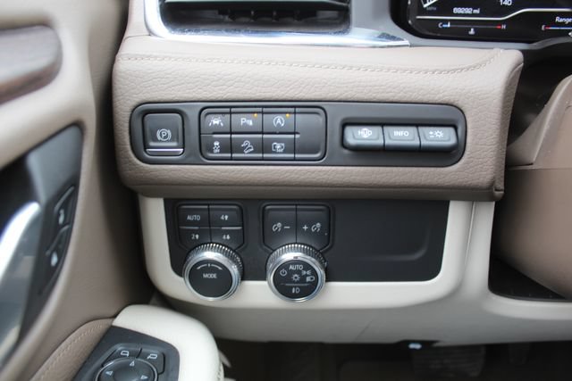 Used 2023 GMC Yukon Denali AWD/4WD image 28