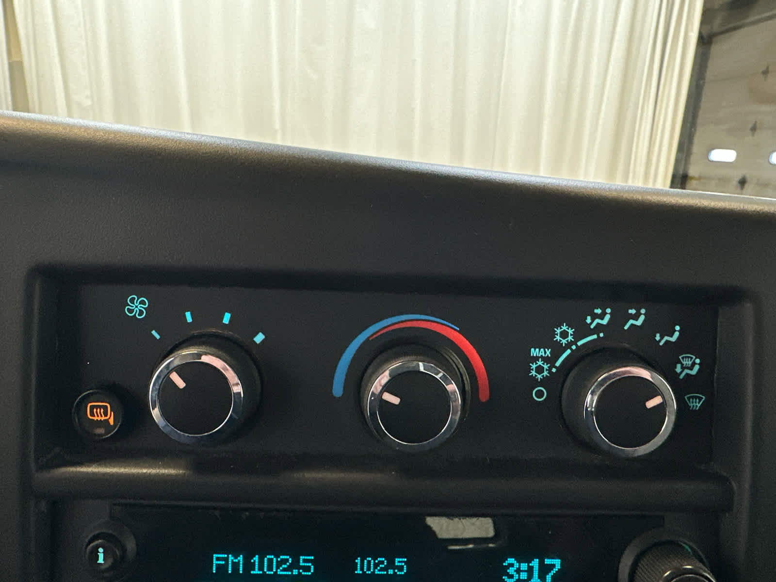 Used 2018 Chevrolet Express 2500 w/ Driver Convenience Package image 17