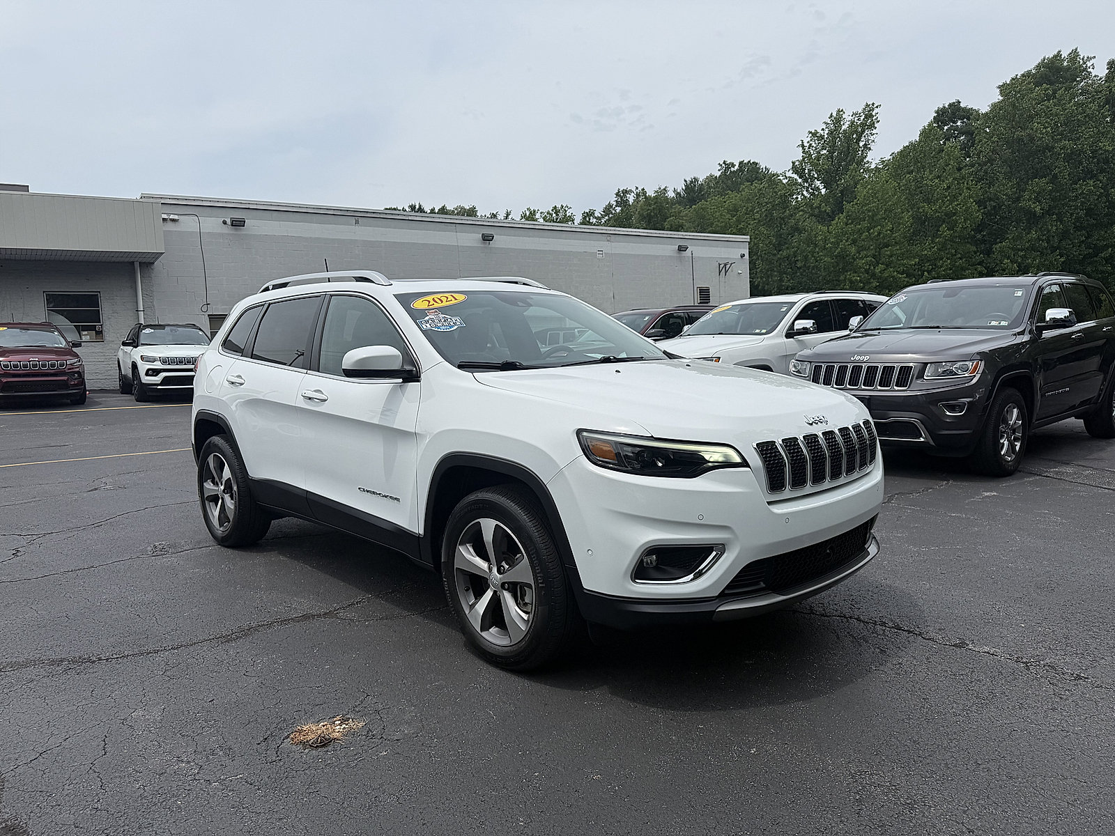 Used 2021 Jeep Cherokee Limited AWD/4WD image 29