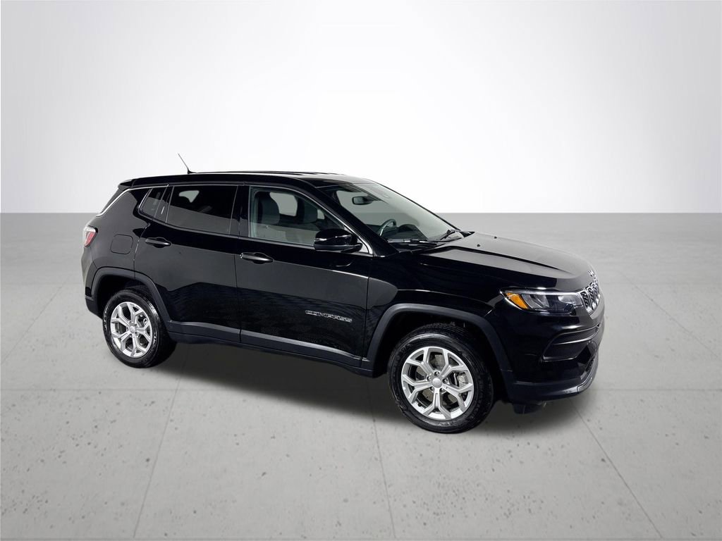 Used 2024 Jeep Compass Sport AWD/4WD image 4