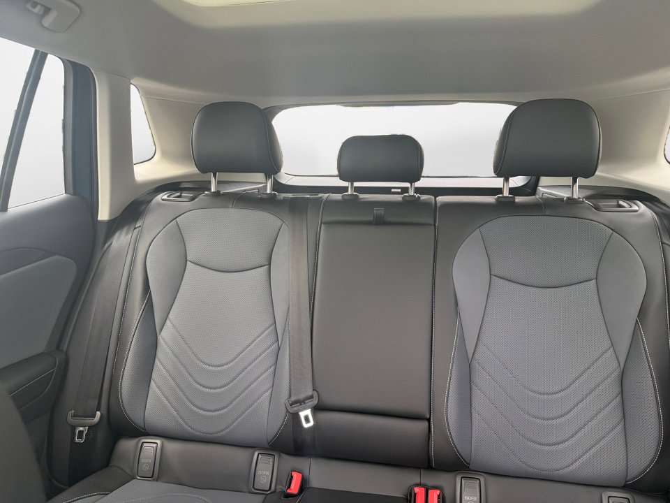 New 2026 Volkswagen Tiguan SE FWD image 12