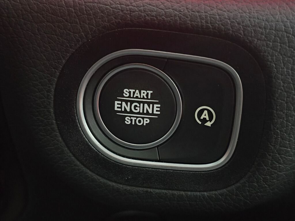 Used 2025 Mercedes-Benz GLE 350 4MATIC w/ Driver Assistance Package image 43