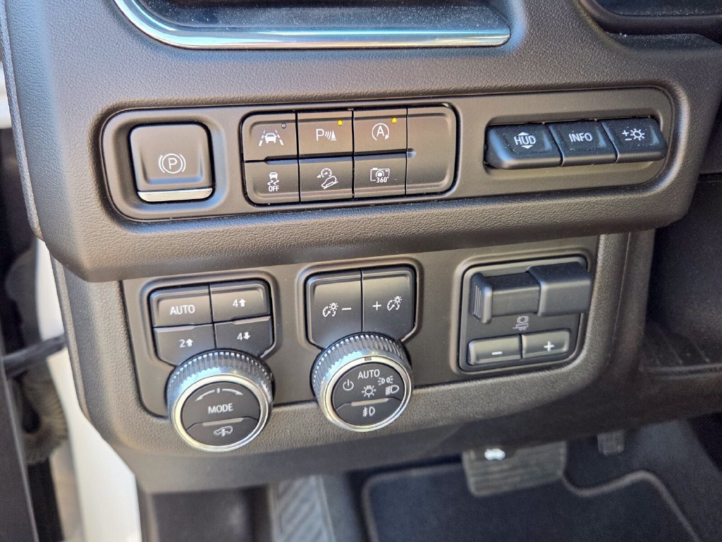 Certified 2023 GMC Yukon AT4 w/ AT4 Premium Plus Package AWD/4WD image 31
