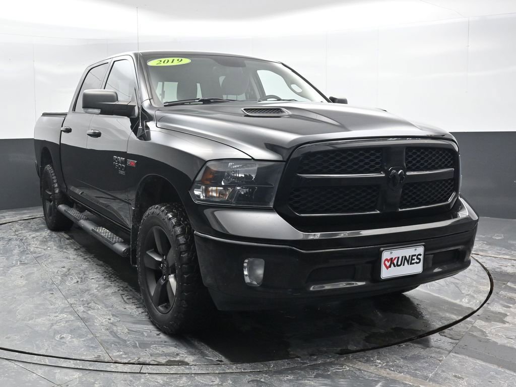 Used 2019 RAM 1500 Classic SLT w/ Black Appearance Group image 4