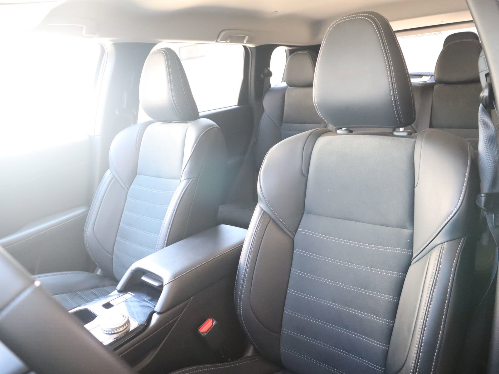 Used 2025 Mitsubishi Outlander AWD image 27