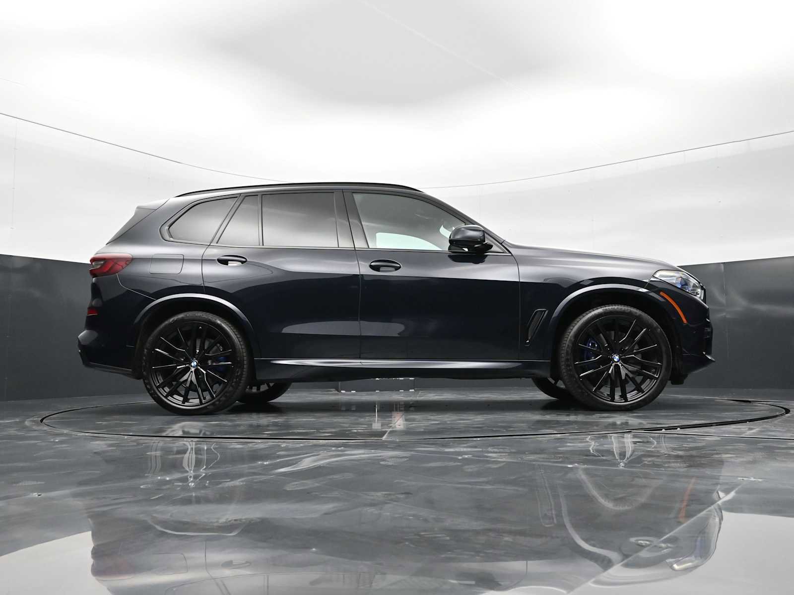 Used 2023 BMW X5 M50i w/ Executive Package image 27