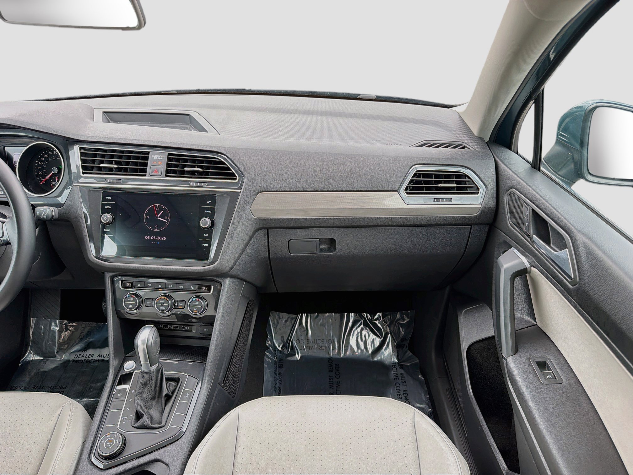 Used 2019 Volkswagen Tiguan SE w/ Panoramic Sunroof Package AWD/4WD image 18