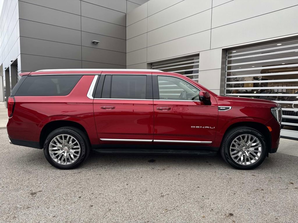 Used 2023 GMC Yukon XL Denali image 9