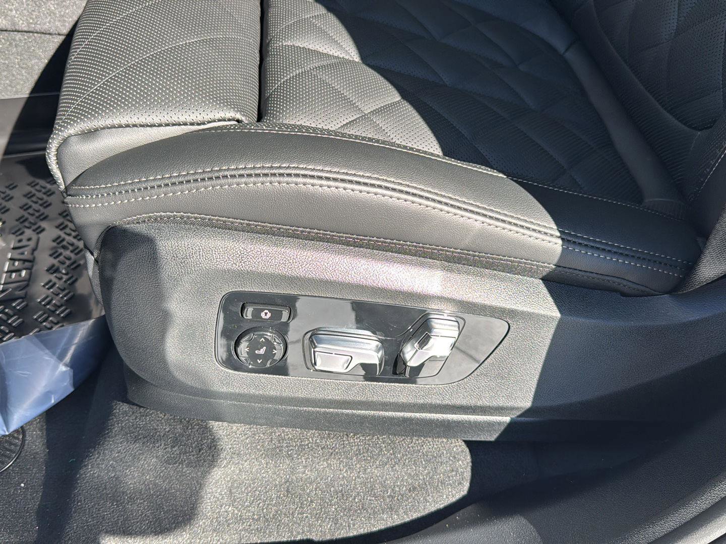 New 2026 BMW X7 xDrive40i w/ Executive Package image 27