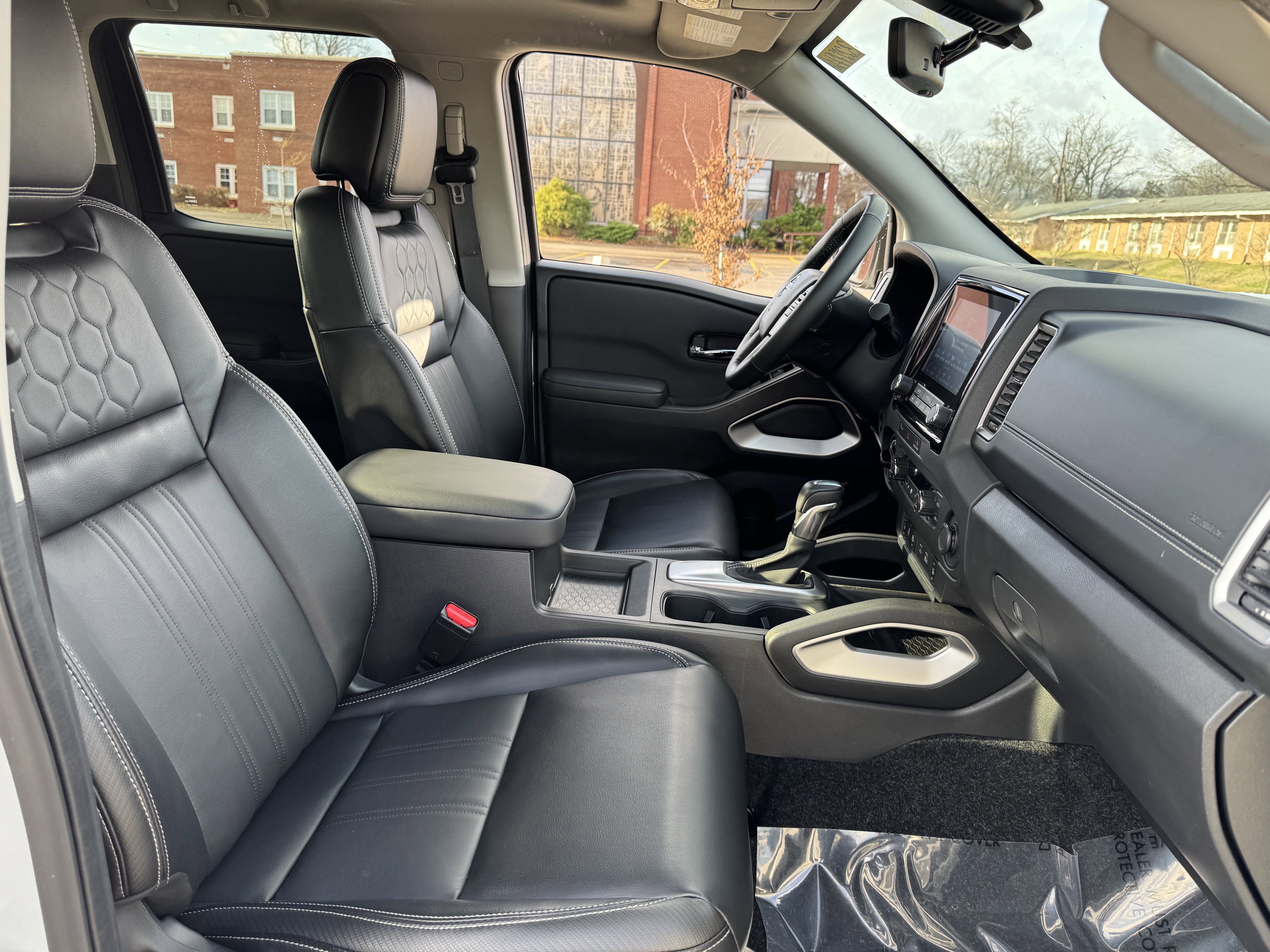 Used 2024 Nissan Frontier SL w/ Technology Package image 39